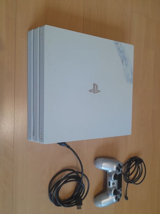 PS4 Pro 1 TB , PlayStation 4, white