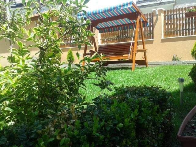 Градинска люлка от дърво