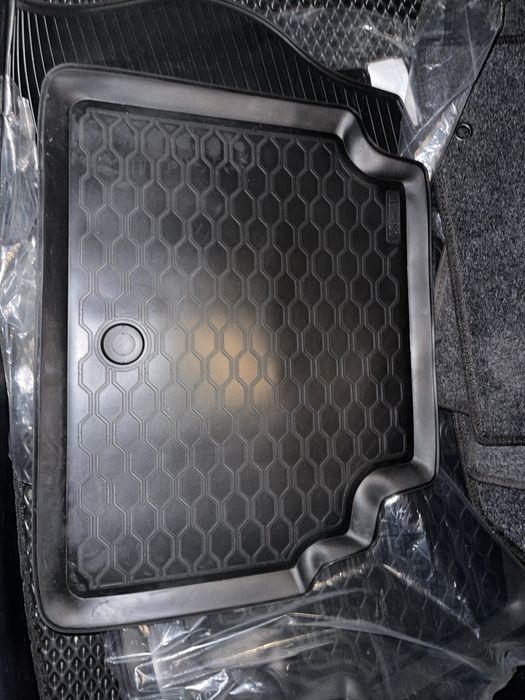 летние коврики и резиновые полики на Hyndai Sonata