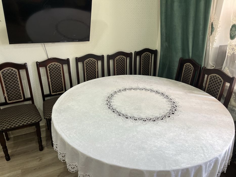 Стол со стулями
