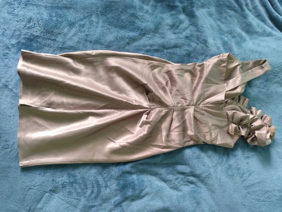 Официална сатенена златна рокля размер 36