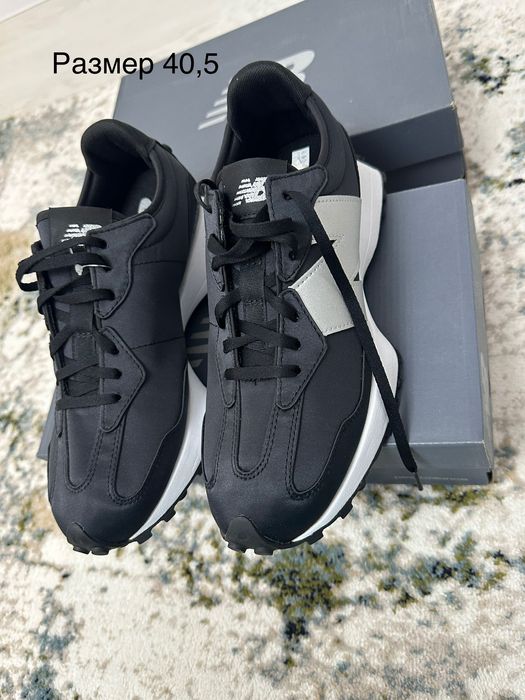 Кроссовки женские