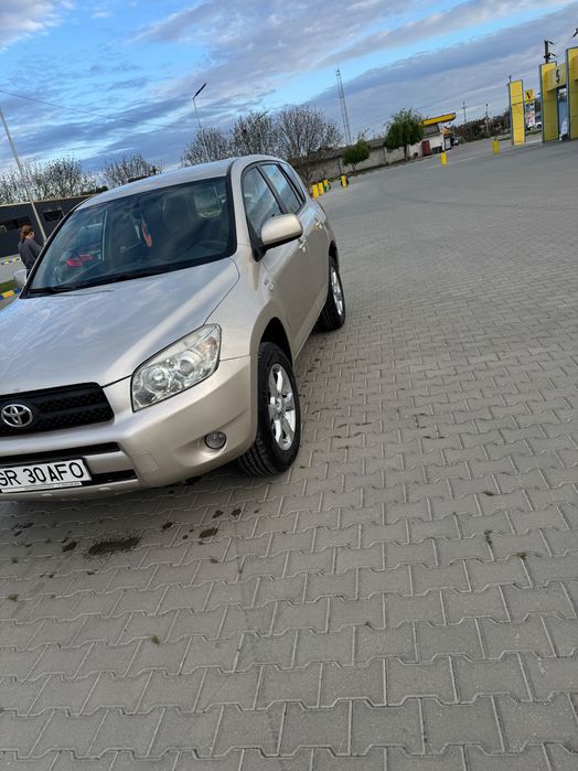 Vând Toyota Rav4 136 cai