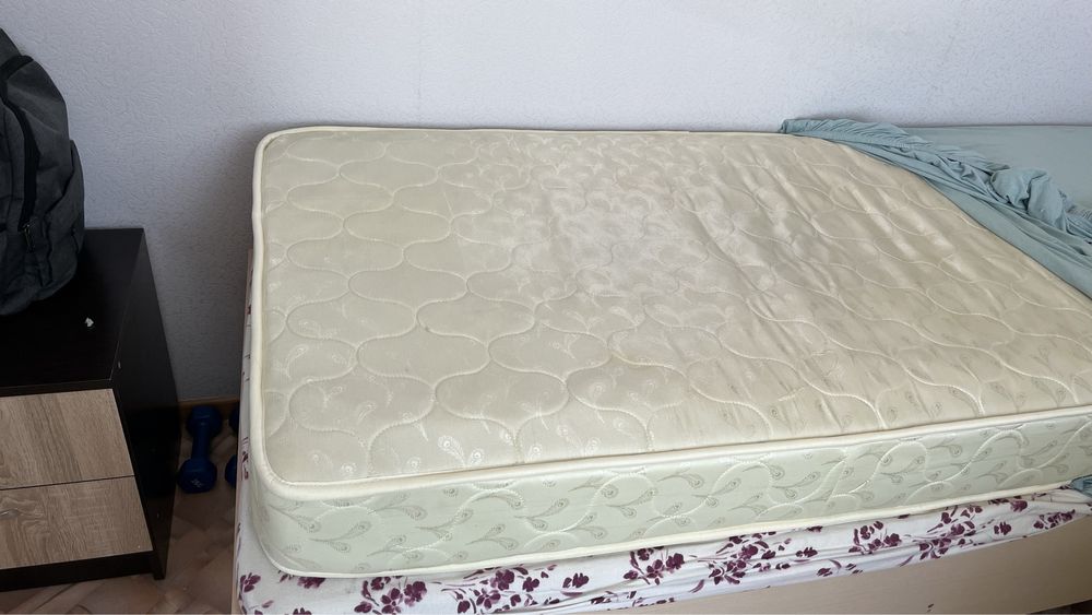 Продам матрас средней жёсткости