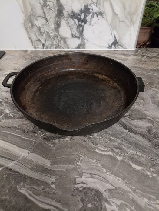 Продам чугунную сковородку