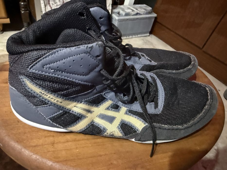 Борцовки asics различни размери
