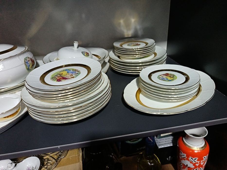 Столовый сервиз "Мадонна" тридцать пять предметов