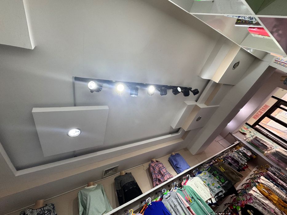 Продается срочно трековая лампа светильник