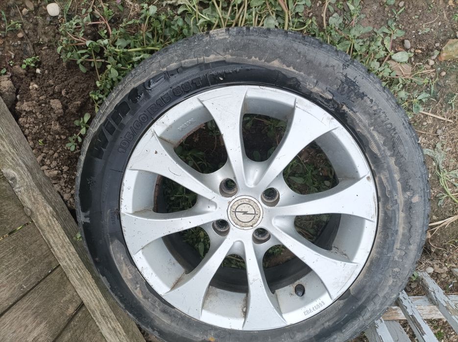 Vând 4 jante de aliaj