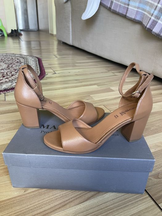 Sandale din piele marime 37