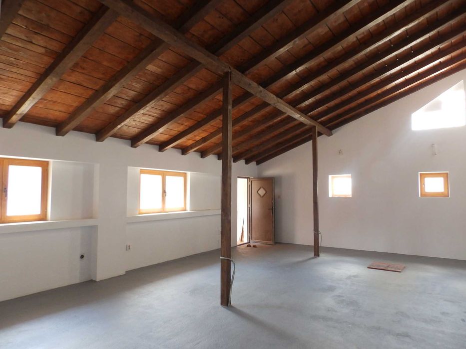 casa cu curte pe bdul Independentei  S.total 550mp S.util 330mp