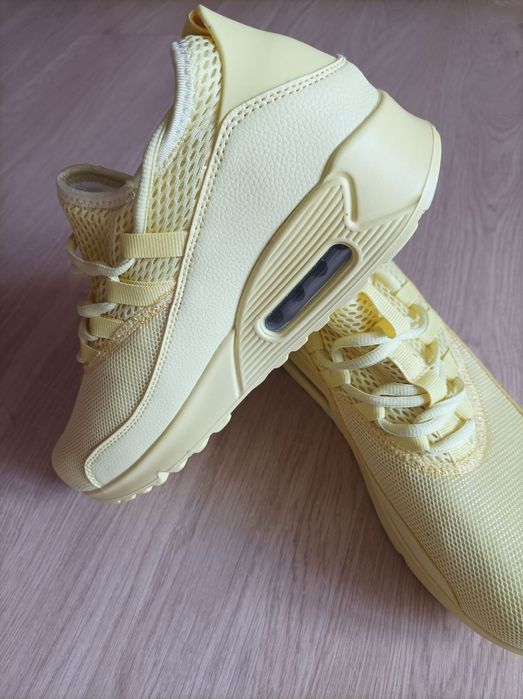 Дамски маратонки номер 40