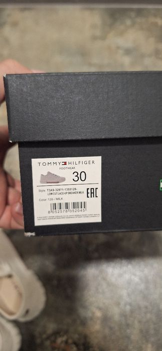 Детски Tommy Hilfiger 30номер