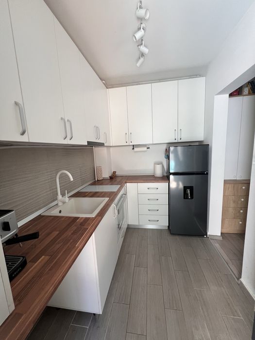 Apartament 2 camere, curte proprie + loc de parcare, mobilat si utilat, bloc 2020