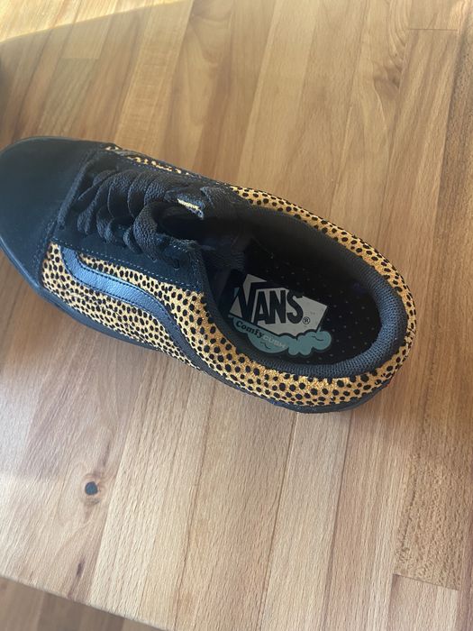 Vand papuci Vans noi