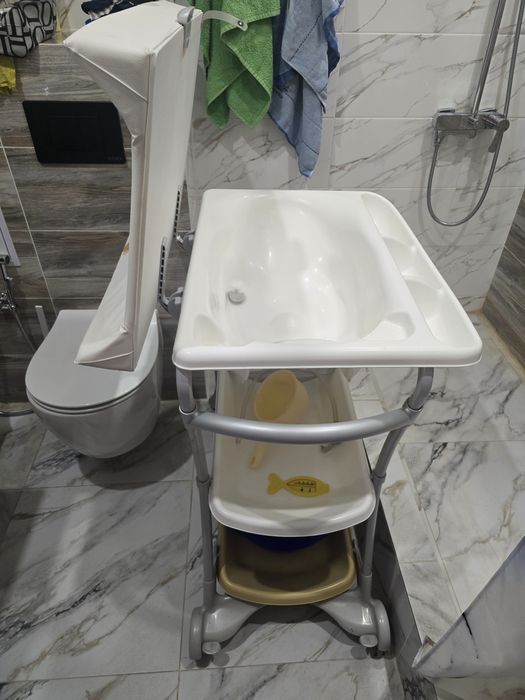 Продам ванночку с пеленальным столиком