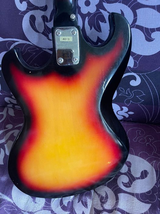 Музикални инструменти Кларинет, Цигулка,Електрическа китара и  Буфер