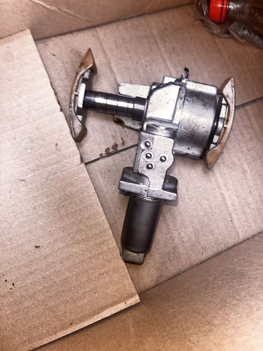 Натяжитель на ауди новый