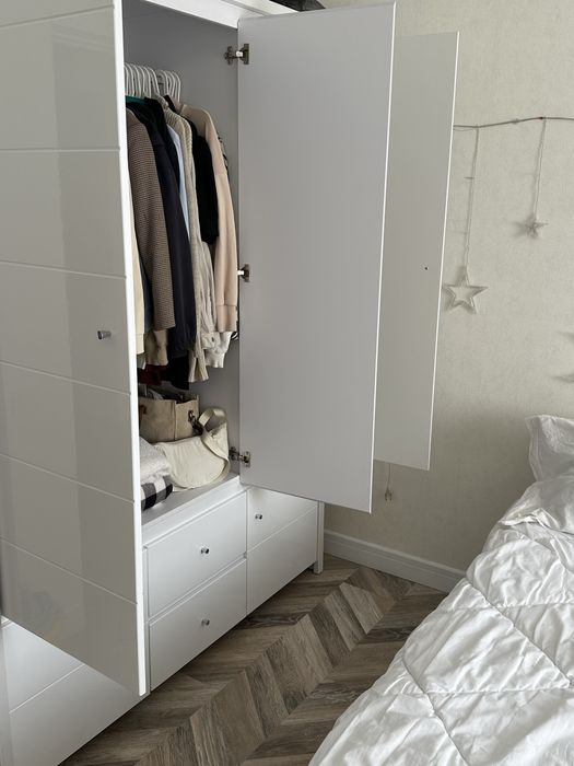 Вместительный шкаф в спальню