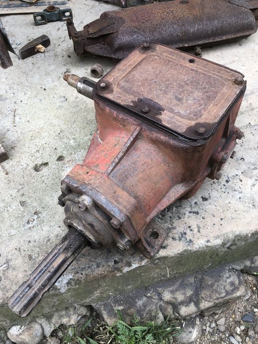 Редуктор 1х1.5 сотилади!