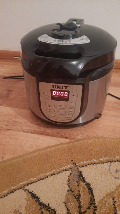 Мультиварка почти новое