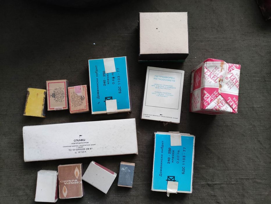 Продавам колекционерски кибрити метални кутии