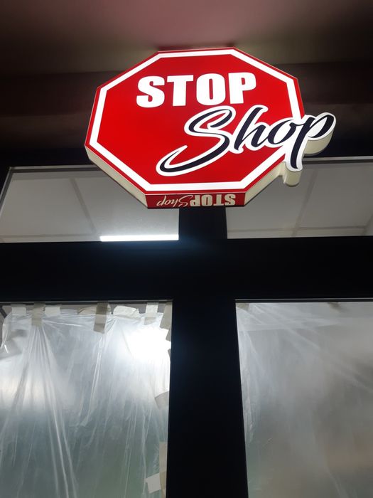 Светещи букви, табели. Рутерно рязане. Широкоформатен печат.