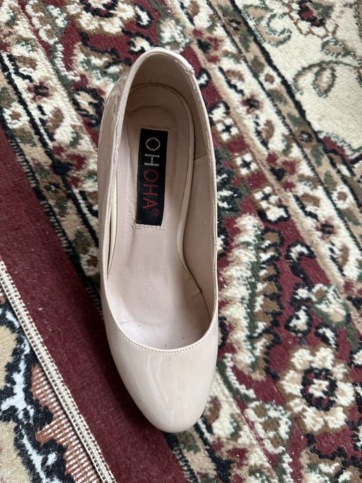 Продам туфли бежевые