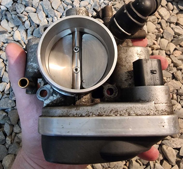 Дроссельная заслонка f18d4