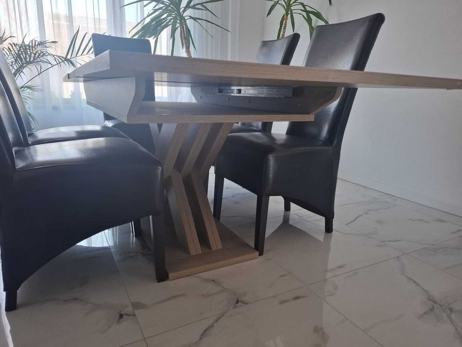 Set masa cu 6 scaune din piele