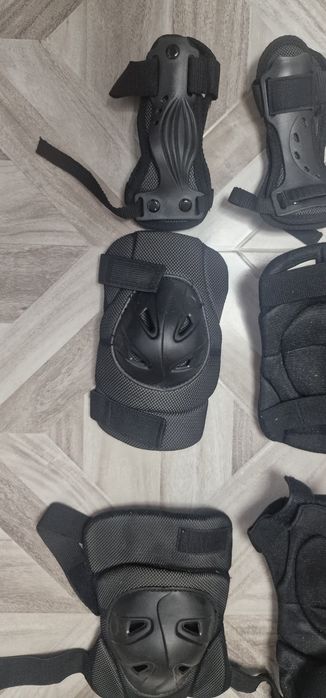 Set echipament protectie: coate,  genunchi, incheieturi