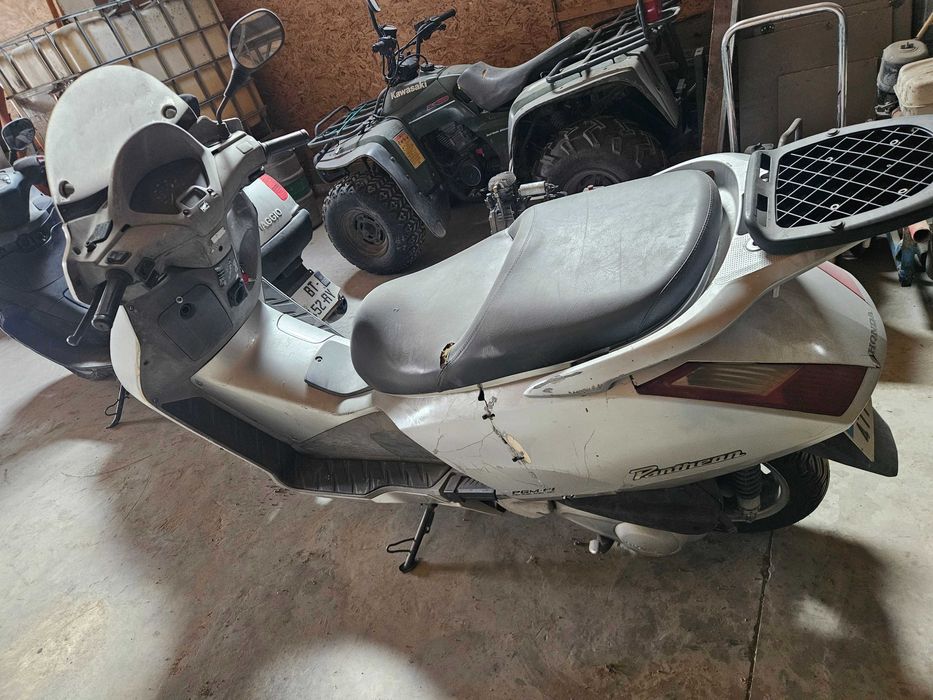 Vand patru scutere 125 cm3