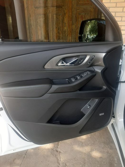 Прадам автомобил траверси