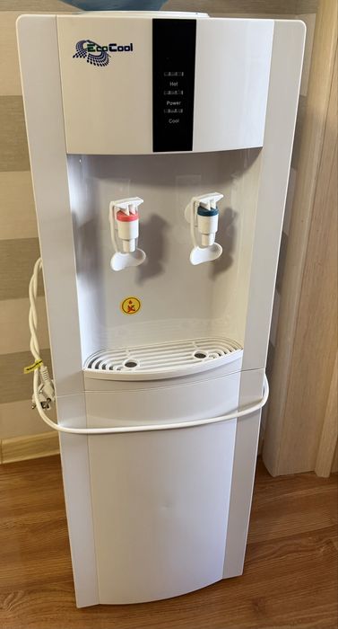 Кулер для воды, в отличном состояний