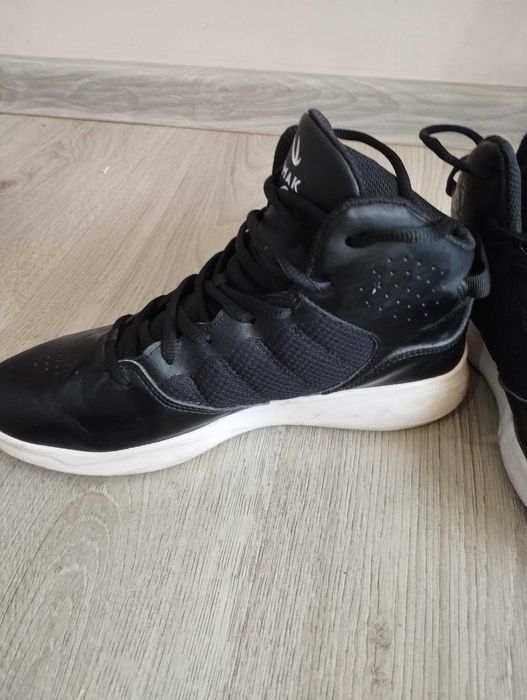 Затворени обувки/ за баскетбол