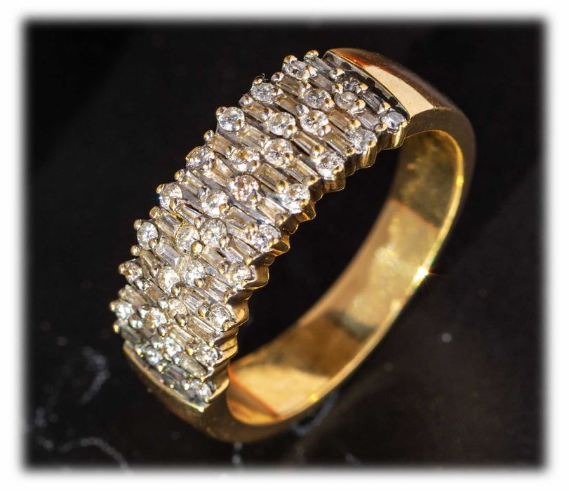 Диамантен Златен Пръстен и Диамантени Обеци 18ct. Комплект + Сърце