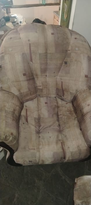 Разтегателен (спален) диван с два фотьойла.