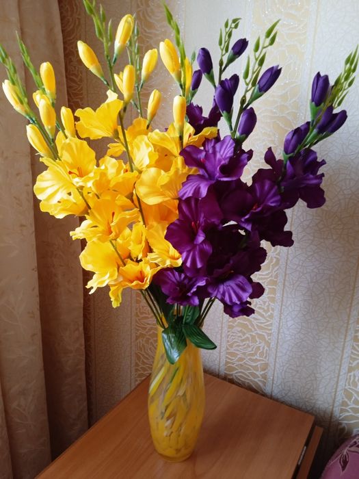 Искусственные цветы,гладиолусы, 2 букета