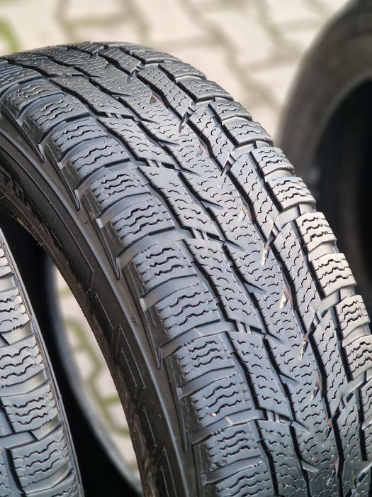 205 65 16c Nokian 2 бр.