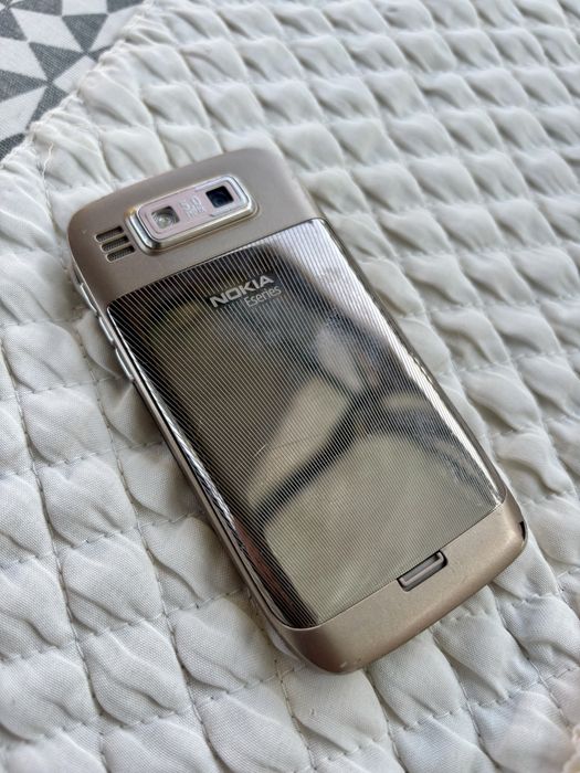 Ретро телефон Nokia E72 - 1