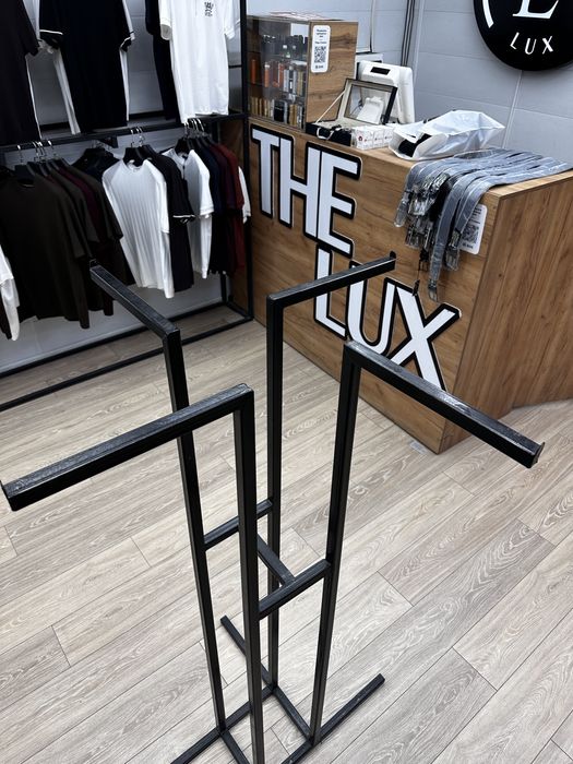 Вешалка , стойка для одежды