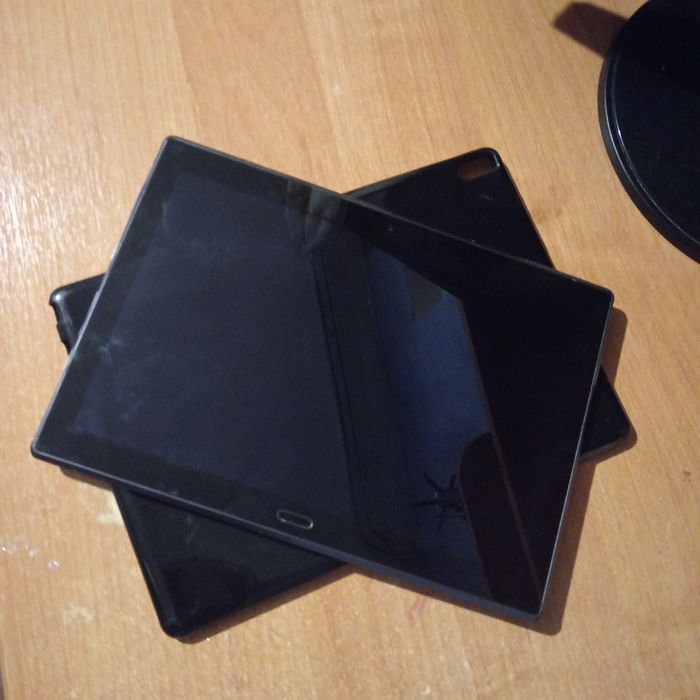 Продам планшет lenovo TB X704L android