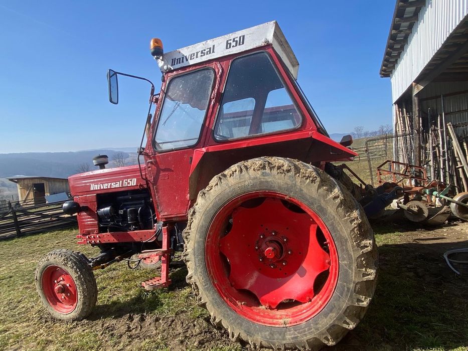 Tractor Universal 659