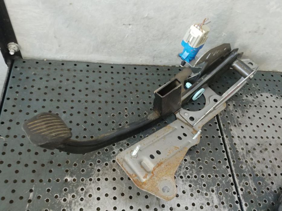 pedala frana 1.6 b ford focus 3  bv61-2467-ga