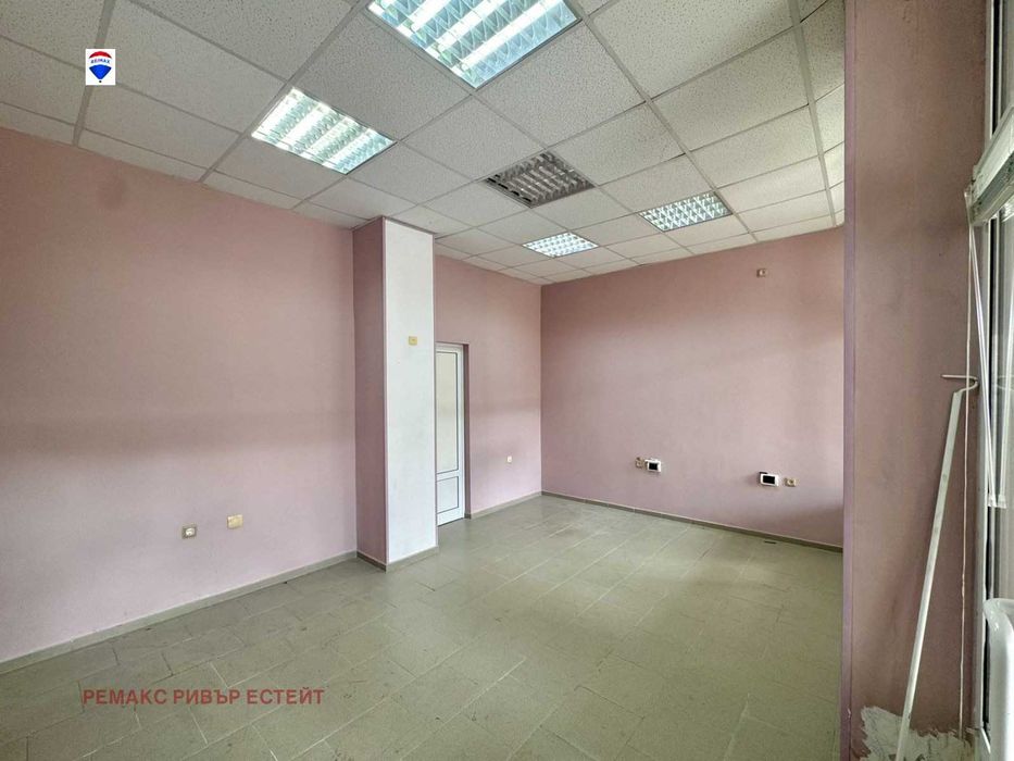 Дава се под наем Магазин в Русе, Център - 32 кв.м за 255 € - Снимка #2