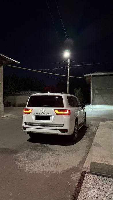 Toyota land cruiser 300