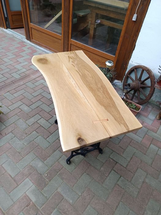 Masa sau birou din mașină de cusut