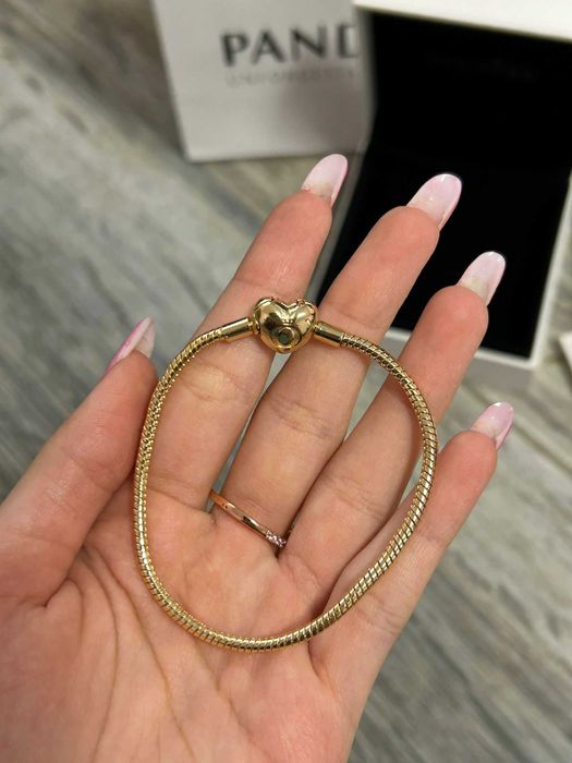 Brățară Pandora placată cu aur galben, în formă de inimă