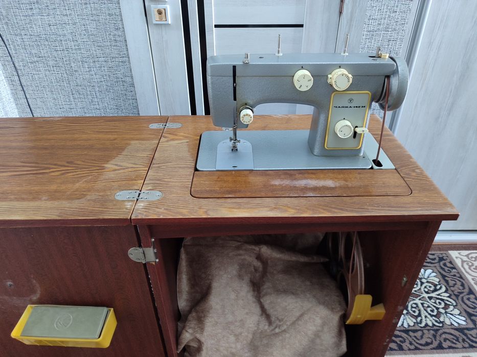 Продаю швейную машинку Чайка рабочая