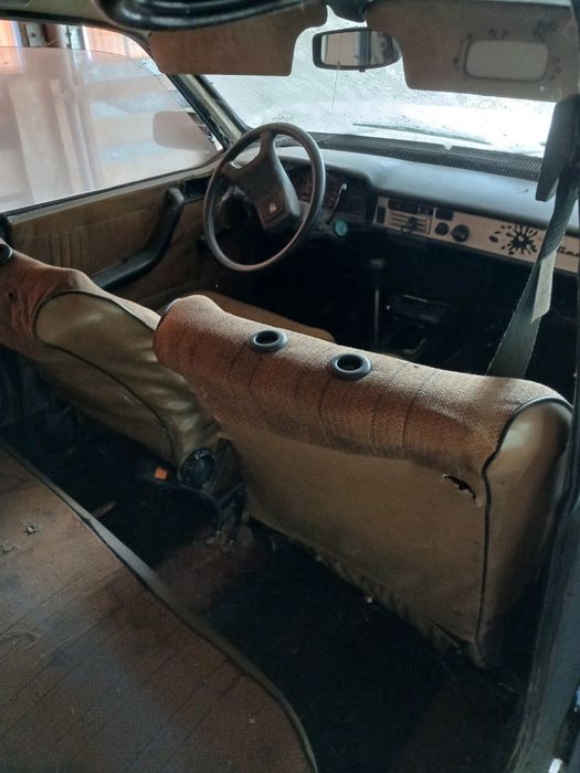 Dacia 1310 stat in garaj